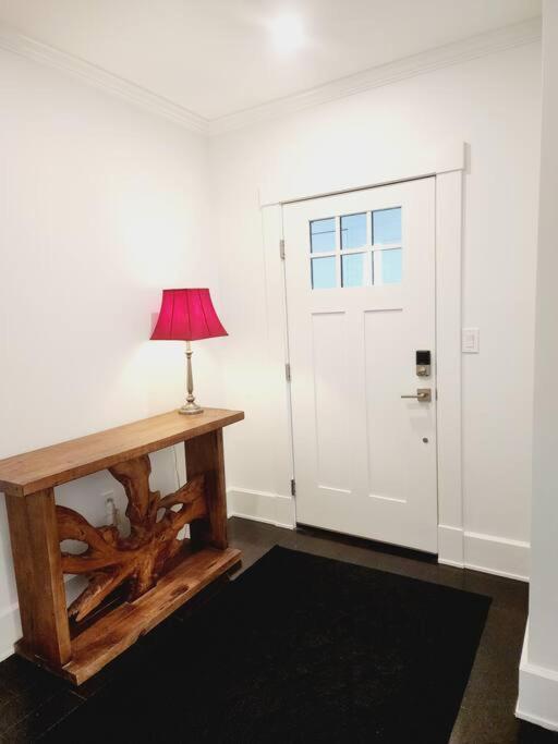 Charming And Comfortable! Medford Exterior photo